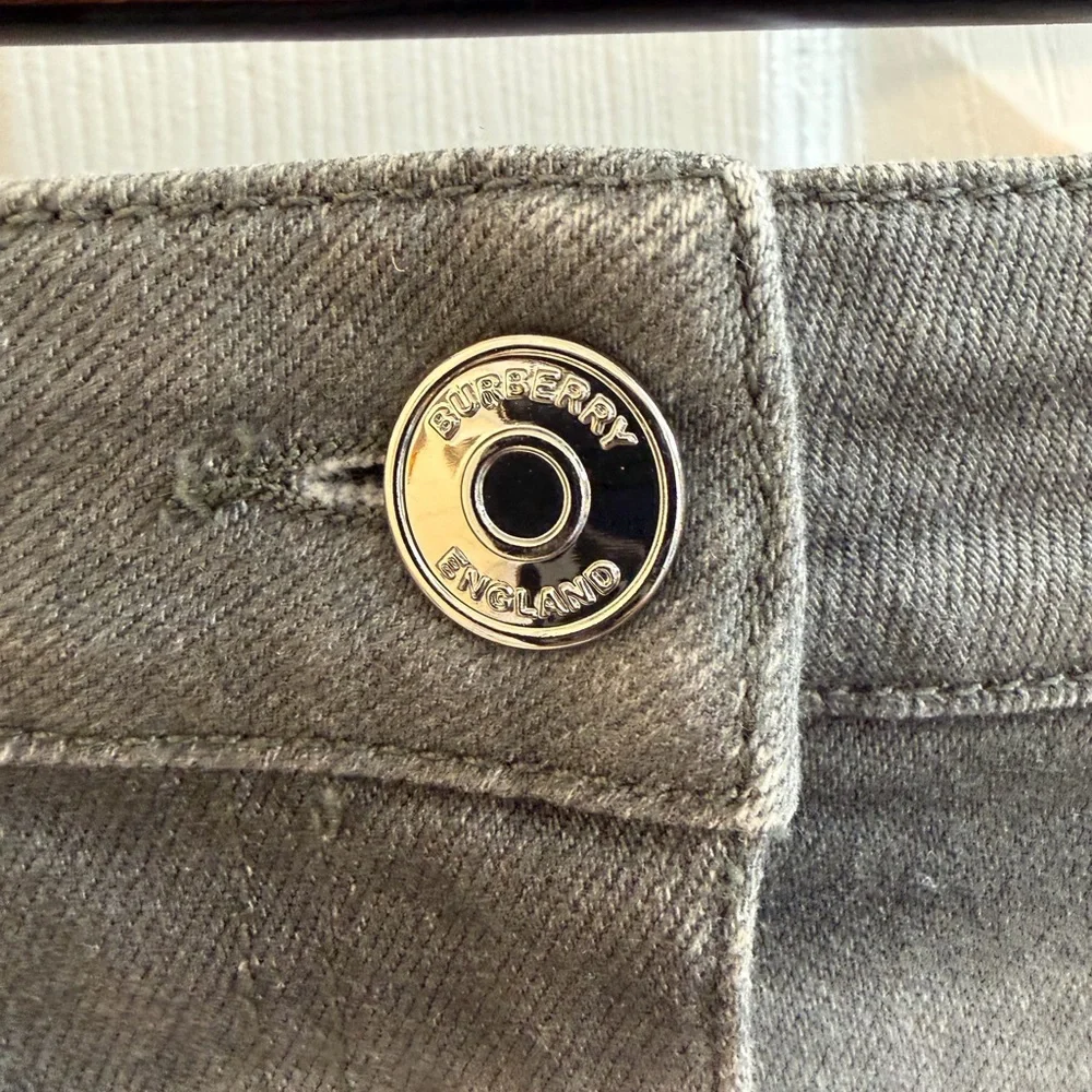 Burberry Grey Stretch Denim Victorian Portrait Print Mini Skirt. - Picture 4 of 6